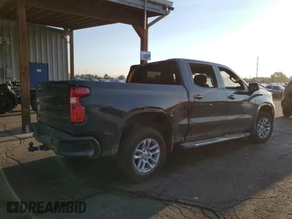 ✅ 2022 Chevrolet Silverado 1500 RST • VIN: 2GCUDEED2N1517956 • Lot: 69845685. Wystawiony na Copart z przebiegiem 49 594 mil. Bezpłatny archiwum sprzedaży aukcyjnych z USA i szczegółowy raport historii pojazdu na DreamBid. Zdjęcie 3.