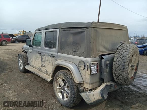 ✅ 2020 Jeep Wrangler Unlimited Sahara • VIN: 1C4HJXEG6LW168029 • Lot: 55061885. Wystawiony na Copart z przebiegiem 62 541 mil. Bezpłatny archiwum sprzedaży aukcyjnych z USA i szczegółowy raport historii pojazdu na DreamBid. Zdjęcie 2.