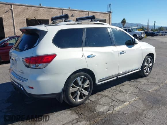 ✅ 2014 Nissan Pathfinder SL • VIN: 5N1AR2MM3EC716766 • Lot: 43764070. Wystawiony na IAAI z przebiegiem 205 031 mil. Bezpłatny archiwum sprzedaży aukcyjnych z USA i szczegółowy raport historii pojazdu na DreamBid. Zdjęcie 4.