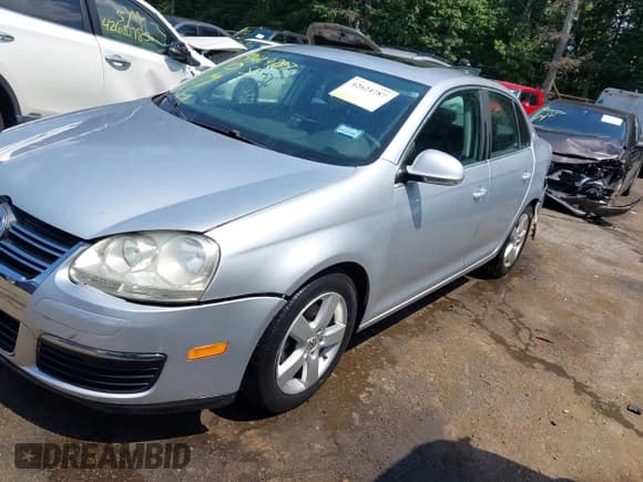 ✅ 2008 Volkswagen Jetta SE • VIN: 3VWRM71K58M061449 • Lot: 42624787. Listed on IAAI with 107,972 mi. Free auction sales archive from the USA and detailed vehicle history report at DreamBid. Image 2.