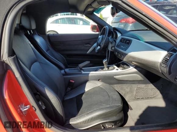 ✅ 2007 BMW Z4 3.0i • VIN: 4USBU33597LW60871 • Lot: 85126965. Wystawiony na Copart z przebiegiem 58 463 mil. Bezpłatny archiwum sprzedaży aukcyjnych z USA i szczegółowy raport historii pojazdu na DreamBid. Zdjęcie 10.