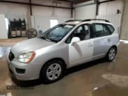 ✅ 2009 Kia Rondo LX • VIN: KNAFG528797261083 • Лот: 70878915. Опубликован ранее на Copart с пробегом 161 183 миль. Бесплатный доступ к архиву аукционных продаж из США и подробный отчёт об истории автомобиля на DreamBid. Изображение 1.