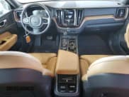 ✅ 2021 Volvo XC60 Inscription • VIN: YV4102DLXM1744447 • Lot: 57952925. Wystawiony na Copart z przebiegiem 42 834 mil. Bezpłatny archiwum sprzedaży aukcyjnych z USA i szczegółowy raport historii pojazdu na DreamBid. Zdjęcie 8.