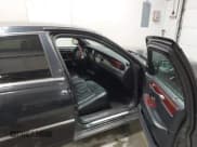 ✅ 2005 Lincoln Town Car Signature Limited • VIN: 1LNHM82W55Y606549 • Lot: 43365335. Wystawiony na IAAI z przebiegiem 98 295 mil. Bezpłatny archiwum sprzedaży aukcyjnych z USA i szczegółowy raport historii pojazdu na DreamBid. Zdjęcie 5.