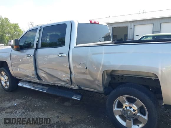 ✅ 2018 Chevrolet Silverado 2500HD Work Truck • VIN: 1GC1KUEG0JF185015 • Lot: 42571720. Listed on IAAI with 185,083 mi. Free auction sales archive from the USA and detailed vehicle history report at DreamBid. Image 14.
