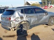 ✅ 2019 Jeep Compass Altitude • VIN: 3C4NJCBB0KT743606 • Lot: 41468490. Wystawiony na IAAI z przebiegiem 57 787 mil. Bezpłatny archiwum sprzedaży aukcyjnych z USA i szczegółowy raport historii pojazdu na DreamBid. Zdjęcie 6.