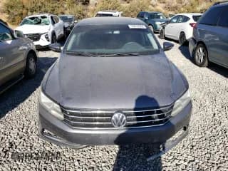 ✅ 2016 Volkswagen Passat S • VIN: 1VWAT7A31GC047735 • Lot: 68860475. Wystawiony na Copart z przebiegiem 120 288 mil. Bezpłatny archiwum sprzedaży aukcyjnych z USA i szczegółowy raport historii pojazdu na DreamBid. Zdjęcie 5.