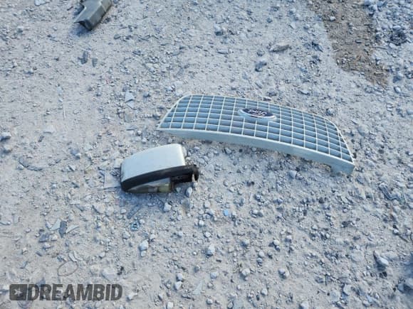 ✅ 2005 Ford Expedition Limited • VIN: 1FMFU20515LA93876 • Lot: 87407585. Wystawiony na Copart z przebiegiem 256 924 mil. Bezpłatny archiwum sprzedaży aukcyjnych z USA i szczegółowy raport historii pojazdu na DreamBid. Zdjęcie 13.