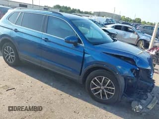 ✅ 2019 Volkswagen Tiguan SE • VIN: 3VV2B7AX2KM042307 • Lot: 43010619. Wystawiony na IAAI z przebiegiem 71 202 mil. Bezpłatny archiwum sprzedaży aukcyjnych z USA i szczegółowy raport historii pojazdu na DreamBid. Zdjęcie 1.
