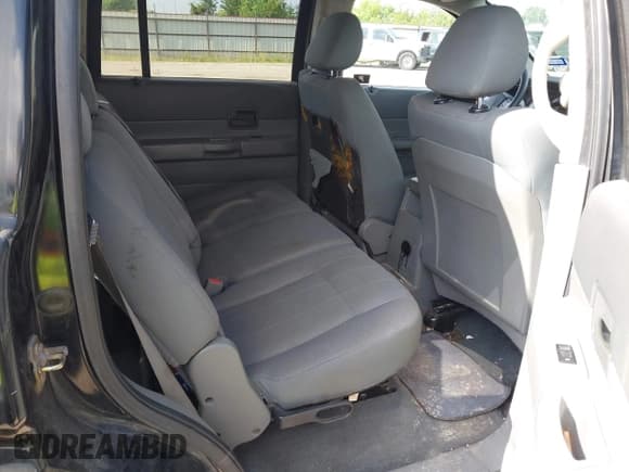 ✅ 2006 Dodge Durango SXT • VIN: 1D4HB38NX6F129130 • Лот: 42736283. Опубликован ранее на IAAI с пробегом 196 389 миль. Бесплатный доступ к архиву аукционных продаж из США и подробный отчёт об истории автомобиля на DreamBid. Изображение 8.