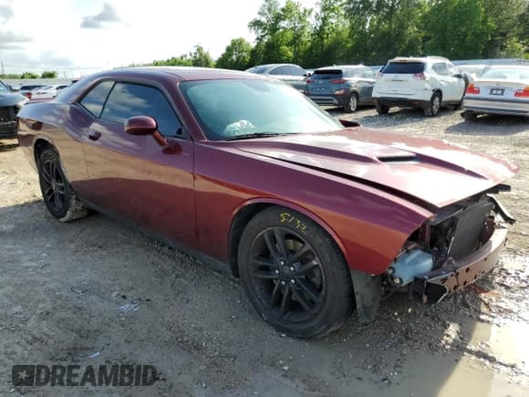 ✅ 2019 Dodge Challenger SXT • VIN: 2C3CDZGG2KH541630 • Lot: 49650123. Wystawiony na Copart z przebiegiem 108 294 mil. Bezpłatny archiwum sprzedaży aukcyjnych z USA i szczegółowy raport historii pojazdu na DreamBid. Zdjęcie 4.