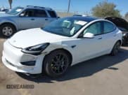 ✅ 2021 Tesla Model 3 Standard Range Plus • VIN: 5YJ3E1EA6MF069661 • Lot: 43395274. Wystawiony na IAAI z przebiegiem 44 955 mil. Bezpłatny archiwum sprzedaży aukcyjnych z USA i szczegółowy raport historii pojazdu na DreamBid. Zdjęcie 17.