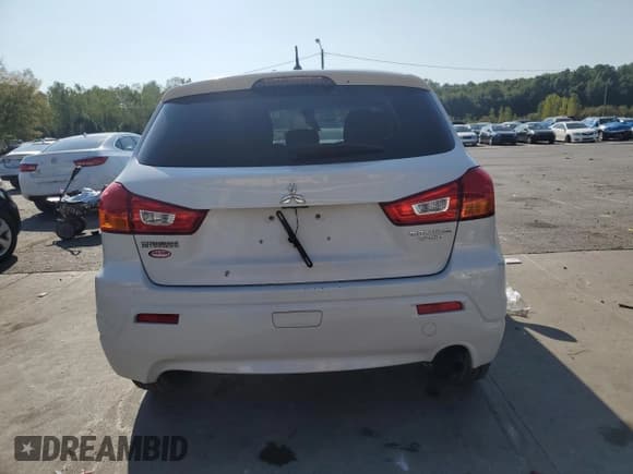 ✅ 2011 Mitsubishi Outlander ES • VIN: JA4AP3AU6BZ008339 • Lot: 81184375. Wystawiony na Copart z przebiegiem 201 780 mil. Bezpłatny archiwum sprzedaży aukcyjnych z USA i szczegółowy raport historii pojazdu na DreamBid. Zdjęcie 6.