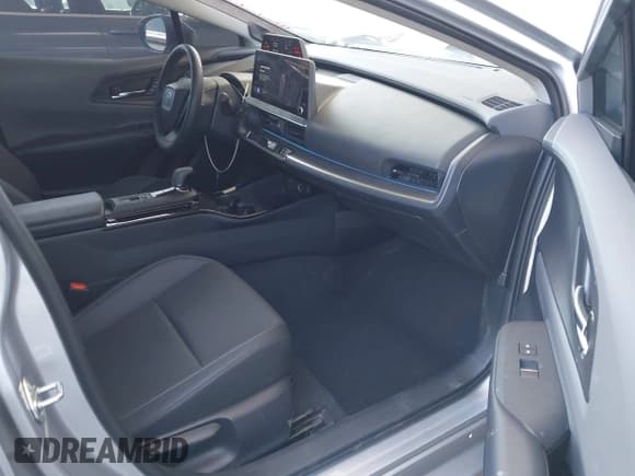 ✅ 2024 Toyota Prius LE • VIN: JTDACAAU0R3034244 • Lot: 42312682. Wystawiony na IAAI z przebiegiem 4 102 mil. Bezpłatny archiwum sprzedaży aukcyjnych z USA i szczegółowy raport historii pojazdu na DreamBid. Zdjęcie 5.