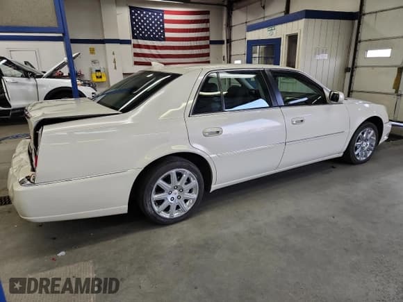 ✅ 2010 Cadillac DTS 1SD • VIN: 1G6KH5EY5AU119883 • Lot: 93850895. Listed on Copart with 75,246 mi. Free auction sales archive from the USA and detailed vehicle history report at DreamBid. Image 3.