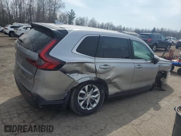 ✅ 2024 Honda CR-V LX • VIN: 2HKRS3H26RH000108 • Лот: 52966085. Опубликован ранее на Copart с пробегом 47 103 миль. Бесплатный доступ к архиву аукционных продаж из США и подробный отчёт об истории автомобиля на DreamBid. Изображение 3.