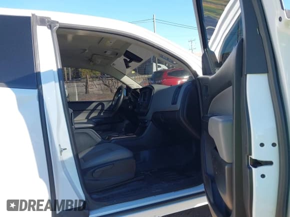 ✅ 2019 Chevrolet Colorado 2WD Work Truck • VIN: 1GCHSBEA1K1211957 • Lot: 43512313. Wystawiony na IAAI z przebiegiem 99 470 mil. Bezpłatny archiwum sprzedaży aukcyjnych z USA i szczegółowy raport historii pojazdu na DreamBid. Zdjęcie 5.