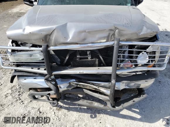 ✅ 2001 Chevrolet Silverado 2500HD LS • VIN: 1GCHK29111E288894 • Lot: 48788915. Wystawiony na Copart z przebiegiem 144 437 mil. Bezpłatny archiwum sprzedaży aukcyjnych z USA i szczegółowy raport historii pojazdu na DreamBid. Zdjęcie 13.