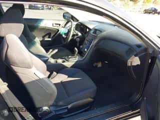 2011 Hyundai Genesis Coupe z VIN KMHHT6KD6BU043293, wystawiony jako IAAI lot #43038785 z przebiegiem 94 207 mil mil oraz . Historia ofert i sprzedaży dostępna na DreamBid. Obrazek 5.