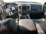 ✅ 2018 Ram 3500 Laramie • VIN: 3C63RRJL2JG149501 • Лот: 65781153. Опубликован ранее на Copart с пробегом 370 131 миль. Бесплатный доступ к архиву аукционных продаж из США и подробный отчёт об истории автомобиля на DreamBid. Изображение 8.