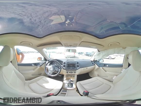 ✅ 2013 Volkswagen Tiguan SE • VIN: WVGBV7AX7DW512304 • Lot: 55928365. Listed on Copart with 142,520 mi. Free auction sales archive from the USA and detailed vehicle history report at DreamBid. Image 15.