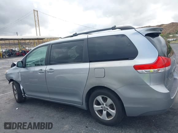 ✅ 2014 Toyota Sienna LE AAS • VIN: 5TDKK3DC3ES518469 • Lot: 43443746. Listed on IAAI with 144,506 mi. Free auction sales archive from the USA and detailed vehicle history report at DreamBid. Image 14.