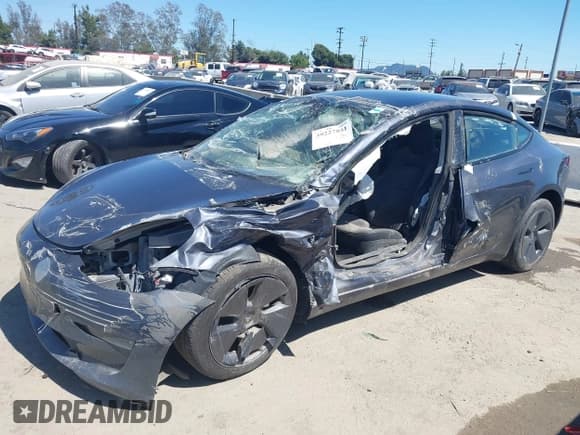 ✅ 2023 Tesla Model 3 Long Range • VIN: 5YJ3E1EB4PF670970 • Lot: 39227851. Wystawiony na IAAI z przebiegiem 16 904 mil. Bezpłatny archiwum sprzedaży aukcyjnych z USA i szczegółowy raport historii pojazdu na DreamBid. Zdjęcie 13.