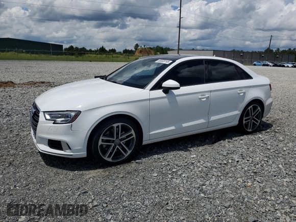 ✅ 2018 Audi A3 Premium • VIN: WAUAUGFF1J1031022 • Лот: 68509195. Опубликован ранее на Copart с пробегом 106 858 миль. Бесплатный доступ к архиву аукционных продаж из США и подробный отчёт об истории автомобиля на DreamBid. Изображение 1.