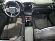 ✅ 2023 Volvo C40 Ultimate • VIN: YV4ED3GM3P2062413 • Lot: 48717804. Wystawiony na Copart z przebiegiem 11 638 mil. Bezpłatny archiwum sprzedaży aukcyjnych z USA i szczegółowy raport historii pojazdu na DreamBid. Zdjęcie 8.