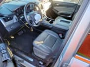 ✅ 2017 Chevrolet Suburban LT • VIN: 1GNSCHKC6HR157505 • Лот: 92344065. Опубликован ранее на Copart с пробегом 153 215 миль. Бесплатный доступ к архиву аукционных продаж из США и подробный отчёт об истории автомобиля на DreamBid. Изображение 7.