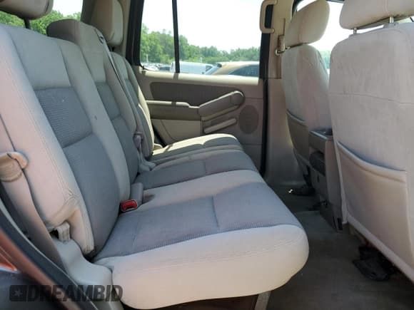 ✅ 2007 Ford Explorer XLT • VIN: 1FMEU73857UB57638 • Лот: 61442255. Опубликован ранее на Copart с пробегом 222 122 миль. Бесплатный доступ к архиву аукционных продаж из США и подробный отчёт об истории автомобиля на DreamBid. Изображение 11.