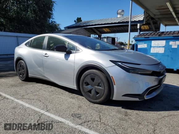 2025 Toyota Prius SE with VIN JTDACACU0S3050740, listed as a Copart auction lot 71733625 with 851 mi miles and Salvage title. Bid and sale history available at DreamBid. Image 4.