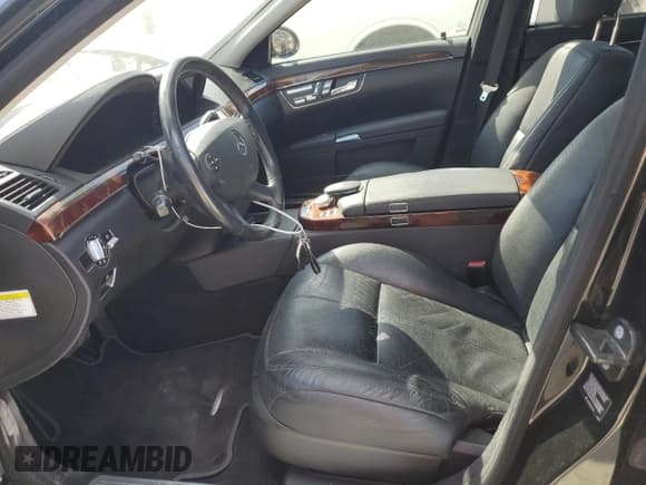 ✅ 2007 Mercedes-Benz S 550 • VIN: WDDNG71X67A144300 • Lot: 87011305. Wystawiony na Copart z przebiegiem 185 271 mil. Bezpłatny archiwum sprzedaży aukcyjnych z USA i szczegółowy raport historii pojazdu na DreamBid. Zdjęcie 7.