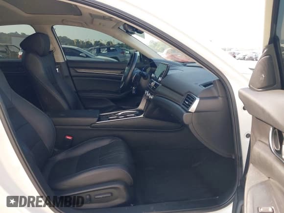 ✅ 2019 Honda Accord Touring • VIN: 1HGCV3F90KA013626 • Lot: 43214189. Wystawiony na IAAI z przebiegiem 126 242 mil. Bezpłatny archiwum sprzedaży aukcyjnych z USA i szczegółowy raport historii pojazdu na DreamBid. Zdjęcie 5.