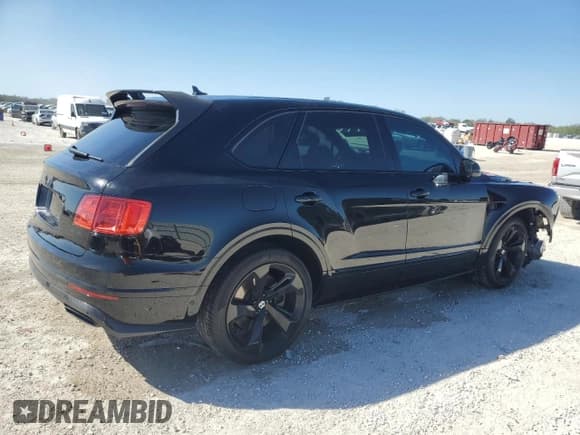 ✅ 2018 Bentley Bentayga Signature • VIN: SJAAC2ZV8JC020603 • Lot: 44983945. Wystawiony na Copart z przebiegiem 48 565 mil. Bezpłatny archiwum sprzedaży aukcyjnych z USA i szczegółowy raport historii pojazdu na DreamBid. Zdjęcie 3.