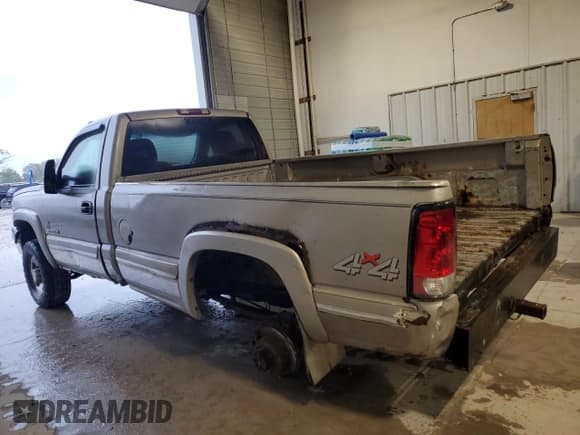 ✅ 2004 Chevrolet Silverado 2500HD Work Truck • VIN: 1GCHK24U24E201302 • Лот: 90132995. Опубликован ранее на Copart с пробегом Не указан. Бесплатный доступ к архиву аукционных продаж из США и подробный отчёт об истории автомобиля на DreamBid. Изображение 2.
