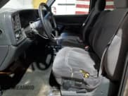 ✅ 2002 Chevrolet Silverado 2500HD LS • VIN: 1GCHK29U32E243595 • Лот: 67637775. Опубликован ранее на Copart с пробегом 247 090 миль. Бесплатный доступ к архиву аукционных продаж из США и подробный отчёт об истории автомобиля на DreamBid. Изображение 7.