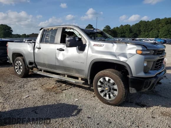 ✅ 2024 Chevrolet Silverado 2500HD Custom • VIN: 2GC4YMEY5R1248830 • Lot: 62823315. Wystawiony na Copart z przebiegiem 9 903 mil. Bezpłatny archiwum sprzedaży aukcyjnych z USA i szczegółowy raport historii pojazdu na DreamBid. Zdjęcie 4.