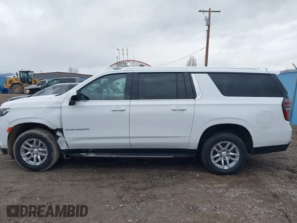 ✅ 2023 Chevrolet Suburban LT • VIN: 1GNSCCKD2PR203535 • Lot: 41813006. Wystawiony na IAAI z przebiegiem 66 408 mil. Bezpłatny archiwum sprzedaży aukcyjnych z USA i szczegółowy raport historii pojazdu na DreamBid. Zdjęcie 14.