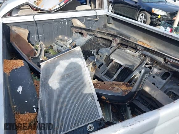 ✅ 1997 Chevrolet Silverado 1500 • VIN: 2GCEK19R5V1211794 • Lot: 43594101. Wystawiony na IAAI z przebiegiem 228 738 mil. Bezpłatny archiwum sprzedaży aukcyjnych z USA i szczegółowy raport historii pojazdu na DreamBid. Zdjęcie 12.