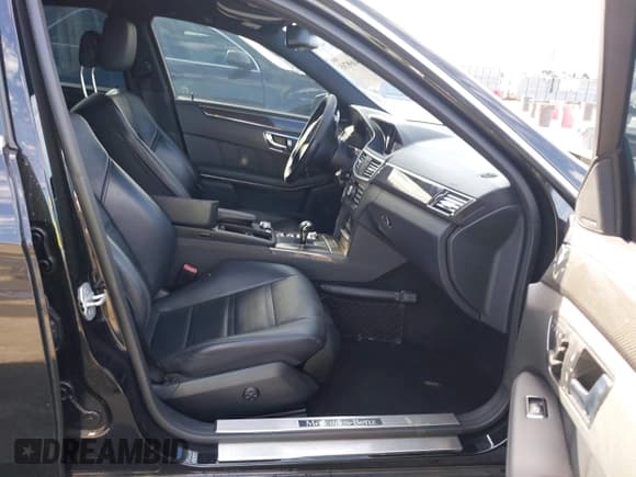 ✅ 2010 Mercedes-Benz E 63 AMG • VIN: WDDHF7HBXAA162896 • Лот: 41698765. Опубликован ранее на IAAI с пробегом 137 519 миль. Бесплатный доступ к архиву аукционных продаж из США и подробный отчёт об истории автомобиля на DreamBid. Изображение 5.