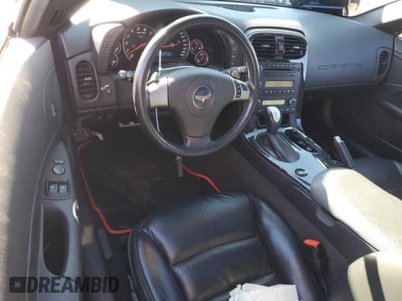 2010 Chevrolet Corvette 1LT z VIN 1G1YE2DW5A5101384, wystawiony jako Copart lot #81388913 z przebiegiem 25 269 mil mil oraz Szkoda całkowita • Salvage title. Historia ofert i sprzedaży dostępna na DreamBid. Obrazek 8.