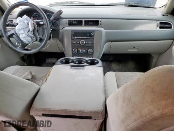 ✅ 2009 Chevrolet Suburban LS • VIN: 1GNFC160X9R175399 • Lot: 84414205. Wystawiony na Copart z przebiegiem 150 715 mil. Bezpłatny archiwum sprzedaży aukcyjnych z USA i szczegółowy raport historii pojazdu na DreamBid. Zdjęcie 8.