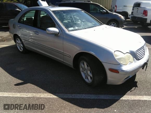 ✅ 2002 Mercedes-Benz C 230/260/280/320 • VIN: WDBRF61J12F251513 • Lot: 41889136. Wystawiony na IAAI z przebiegiem 24 707 mil. Bezpłatny archiwum sprzedaży aukcyjnych z USA i szczegółowy raport historii pojazdu na DreamBid. Zdjęcie 1.