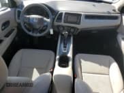 ✅ 2017 Honda HR-V LX • VIN: 3CZRU5H32HM720815 • Lot: 87221425. Wystawiony na Copart z przebiegiem 85 135 mil. Bezpłatny archiwum sprzedaży aukcyjnych z USA i szczegółowy raport historii pojazdu na DreamBid. Zdjęcie 8.