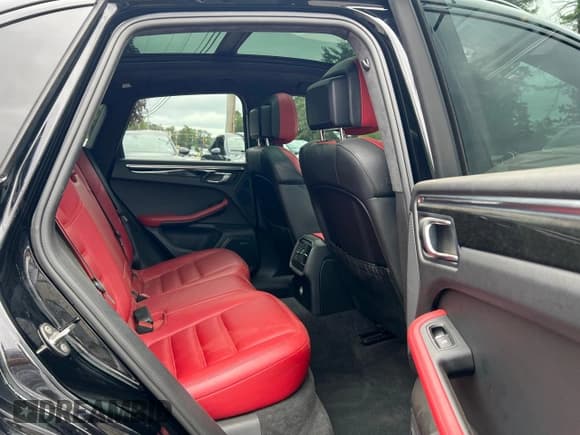 ✅ 2016 Porsche Macan Turbo • VIN: WP1AF2A54GLB91325 • Lot: 64525855. Wystawiony na Copart z przebiegiem 163 154 mil. Bezpłatny archiwum sprzedaży aukcyjnych z USA i szczegółowy raport historii pojazdu na DreamBid. Zdjęcie 6.