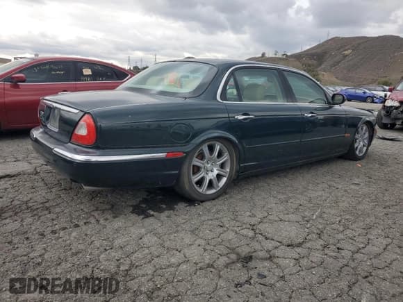 ✅ 2005 Jaguar XJ 8 LWB • VIN: SAJWA79C65SG34572 • Лот: 93790045. Опубликован ранее на Copart с пробегом 148 958 миль. Бесплатный доступ к архиву аукционных продаж из США и подробный отчёт об истории автомобиля на DreamBid. Изображение 3.