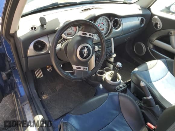 ✅ 2004 MINI Hardtop S • VIN: WMWRE33414TD80513 • Lot: 55528355. Listed on Copart with 142,455 mi. Free auction sales archive from the USA and detailed vehicle history report at DreamBid. Image 8.