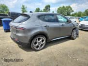 ✅ 2024 Alfa Romeo Tonale Ti • VIN: ZASPATCW9R3031924 • Lot: 64885005. Wystawiony na Copart z przebiegiem 20 191 mil. Bezpłatny archiwum sprzedaży aukcyjnych z USA i szczegółowy raport historii pojazdu na DreamBid. Zdjęcie 3.