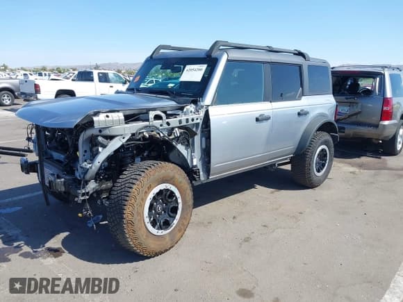 ✅ 2023 Ford Bronco • VIN: 1FMEE5DHXPLB80726 • Lot: 42054200. Wystawiony na IAAI z przebiegiem 12 921 mil. Bezpłatny archiwum sprzedaży aukcyjnych z USA i szczegółowy raport historii pojazdu na DreamBid. Zdjęcie 19.